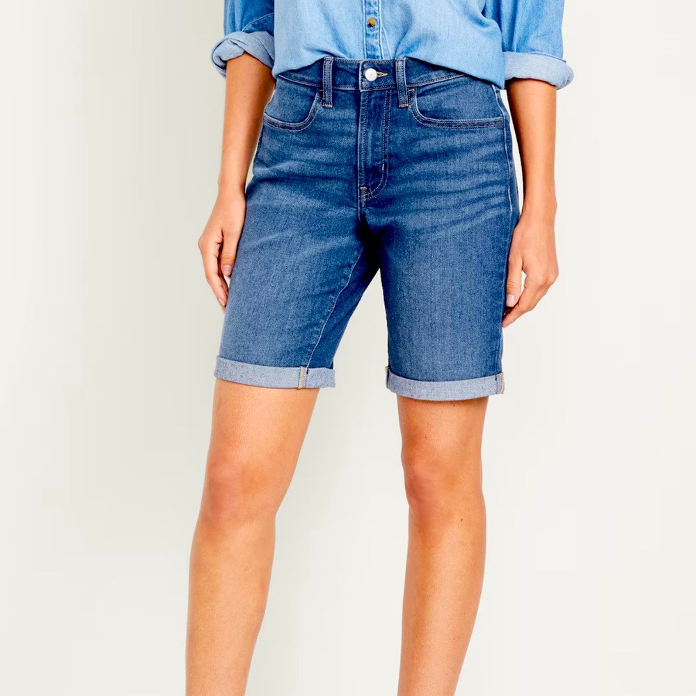 Levi's Bermuda Jean Shorts Size 32.